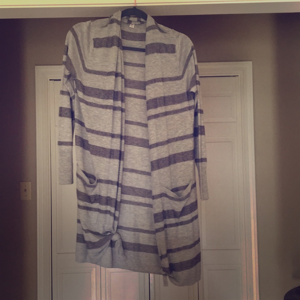 dark and light gray cardigan